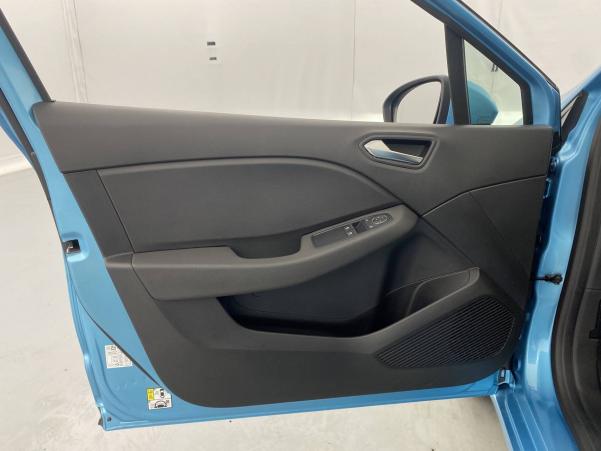 Vente en ligne Renault Clio 5 Clio E-Tech 140 - 21N au prix de 19 990 €
