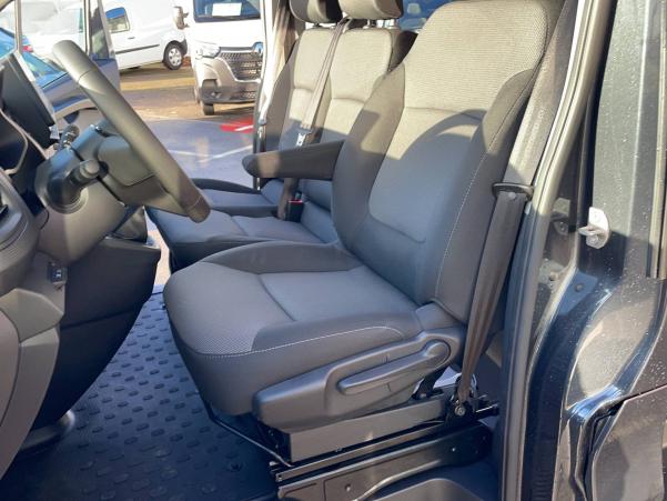 Vente en ligne Renault Trafic Cabine Approfondie TRAFIC CA L1H1 3000 KG BLUE DCI 150 au prix de 39 990 €
