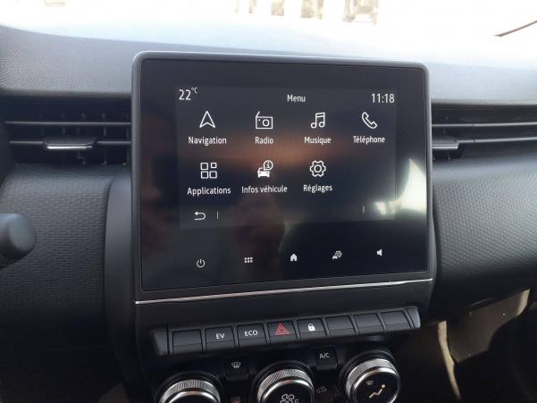 Vente en ligne Renault Clio 5 Clio E-Tech 140 - 21N au prix de 18 990 €