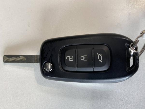 Vente en ligne Renault Clio 5 Clio E-Tech 140 - 21N au prix de 18 490 €