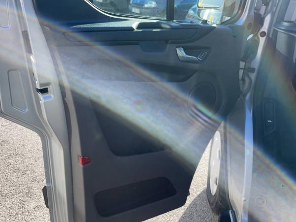 Vente en ligne Ford Transit Custom  300 L2H1 2.0 ECOBLUE 130 au prix de 40 990 €