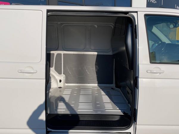 Vente en ligne Volkswagen Transporter  L1H1 2.0 TDI 150 BVM6 au prix de 35 990 €