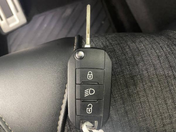 Vente en ligne Peugeot 5008  BlueHDi 130ch S&S EAT8 au prix de 23 490 €