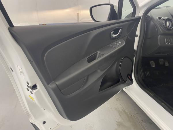 Vente en ligne Renault Clio 4 Clio dCi 75 E6C au prix de 11 990 €
