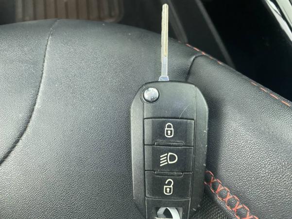 Vente en ligne Peugeot 2008  1.6 BlueHDi 100ch BVM5 au prix de 13 990 €