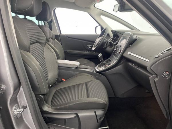 Vente en ligne Renault Grand Scenic 4 Grand Scenic Blue dCi 120 au prix de 21 240 €