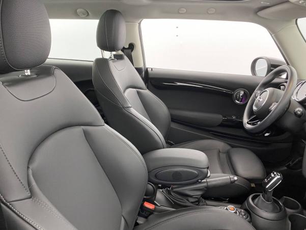 Vente en ligne Mini Mini Hatch 3 Portes Cooper 136 ch BVA7 au prix de 23 190 €