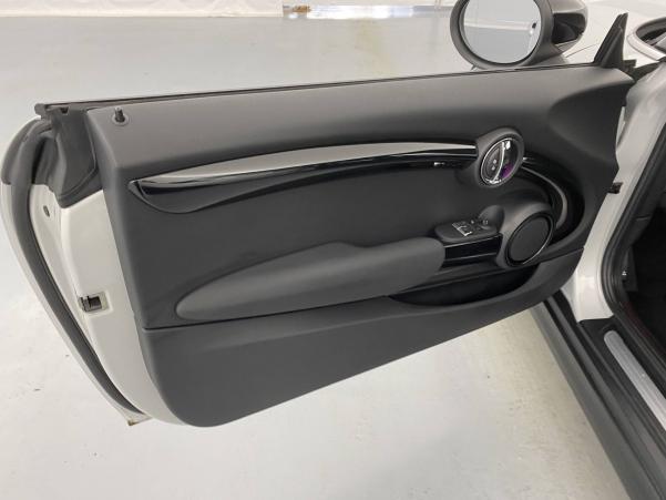 Vente en ligne Mini Mini Hatch 3 Portes Cooper 136 ch BVA7 au prix de 23 190 €