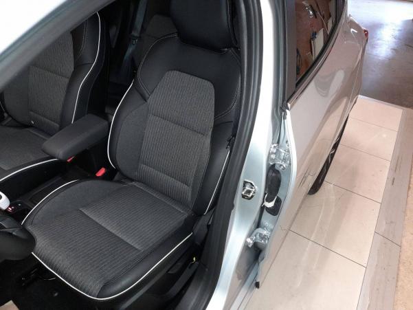 Vente en ligne Renault Clio 5 Clio TCe 140 - 21N au prix de 20 490 €