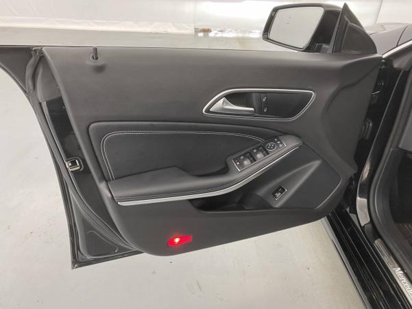 Vente en ligne Mercedes CLA  180 7G-DCT au prix de 28 990 €