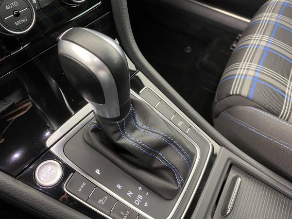 Vente en ligne Volkswagen Golf  Hybride Rechargeable 1.4 TSI 204 DSG6 au prix de 28 990 €