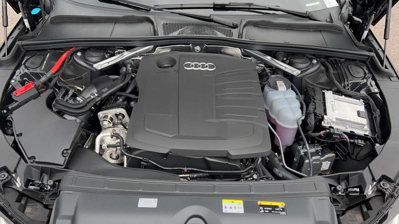 Vente en ligne Audi A4 Avant  35 TDI 163 S tronic 7 au prix de 54 990 €