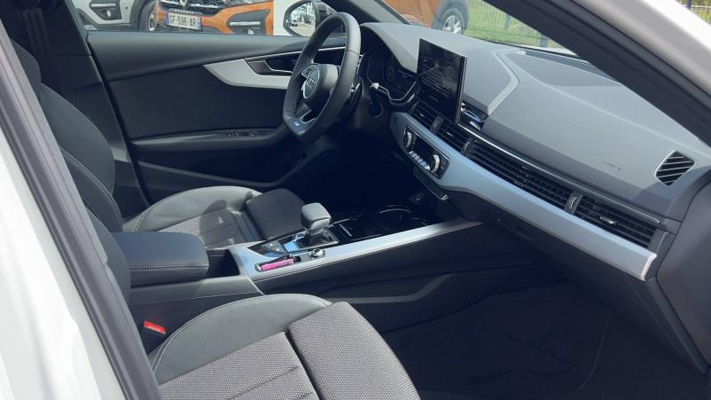 Vente en ligne Audi A4 Avant  35 TDI 163 S tronic 7 au prix de 48 990 €
