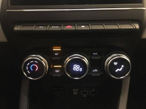 Vente en ligne Renault Clio 5 Clio E-Tech 140 - 21N au prix de 21 990 €