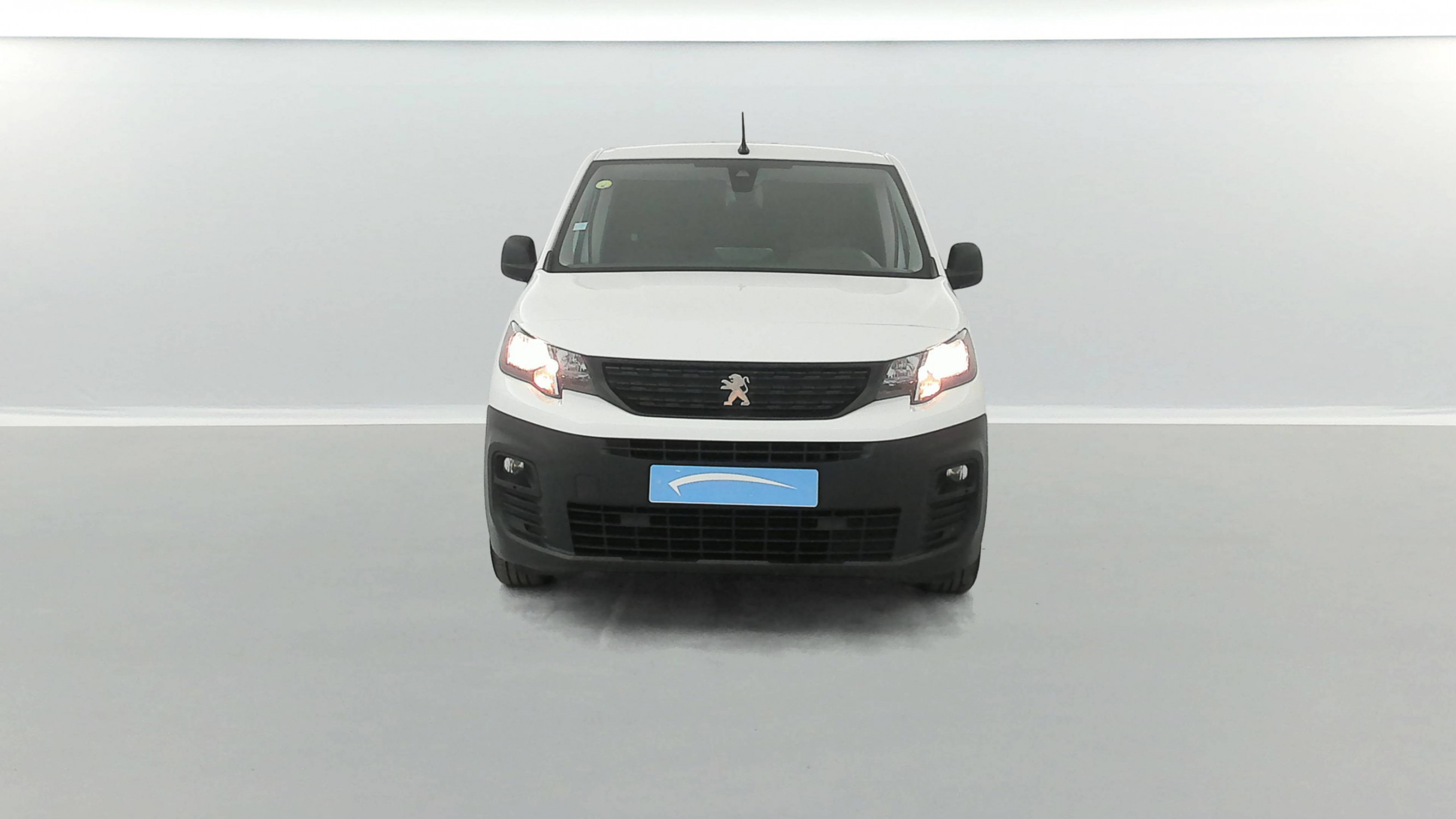 Vente en ligne Peugeot Partner Fourgon  STANDARD 650 KG BLUEHDI 100 S&S BVM5 au prix de 14 890 €