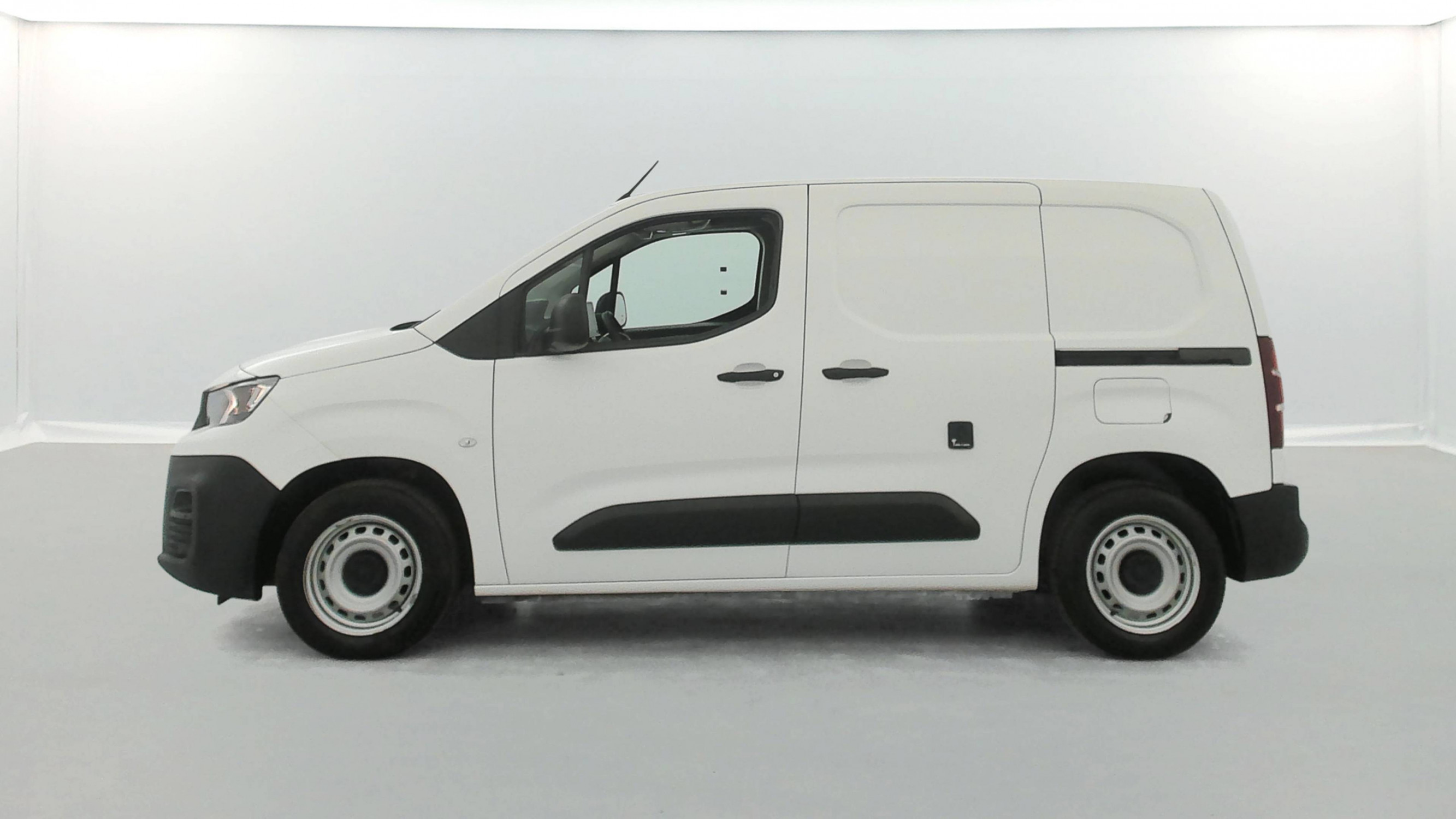 Vente en ligne Peugeot Partner Fourgon  STANDARD 650 KG BLUEHDI 100 S&S BVM5 au prix de 14 890 €