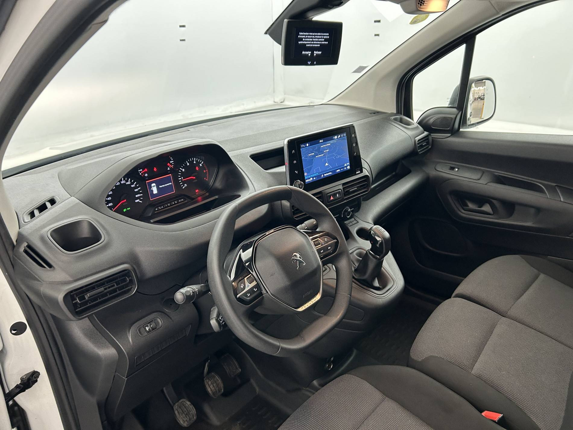 Vente en ligne Peugeot Partner Fourgon  STANDARD 650 KG BLUEHDI 100 S&S BVM5 au prix de 14 890 €