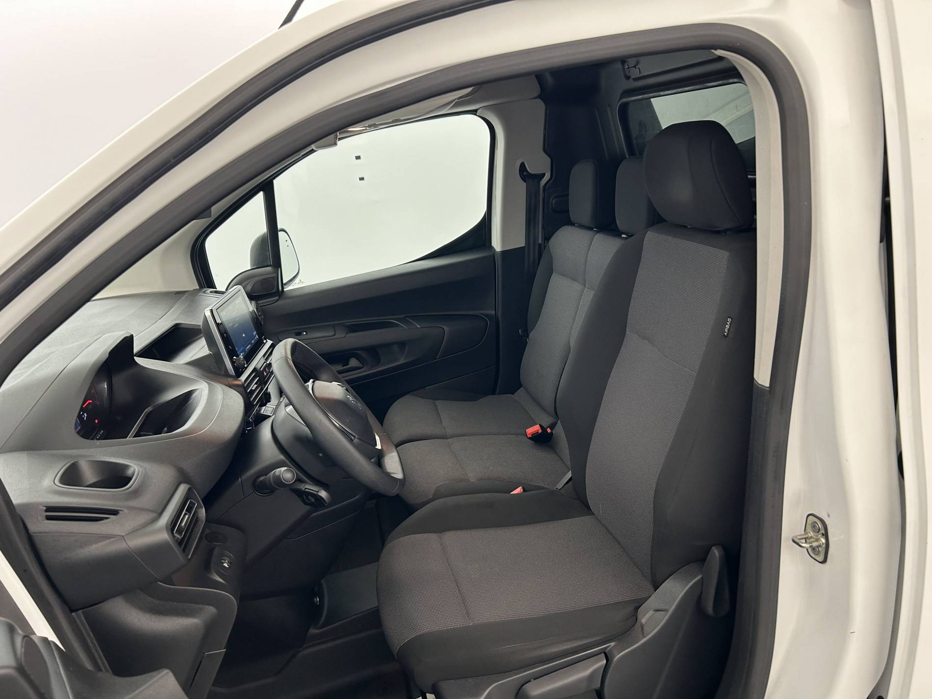 Vente en ligne Peugeot Partner Fourgon  STANDARD 650 KG BLUEHDI 100 S&S BVM5 au prix de 14 890 €