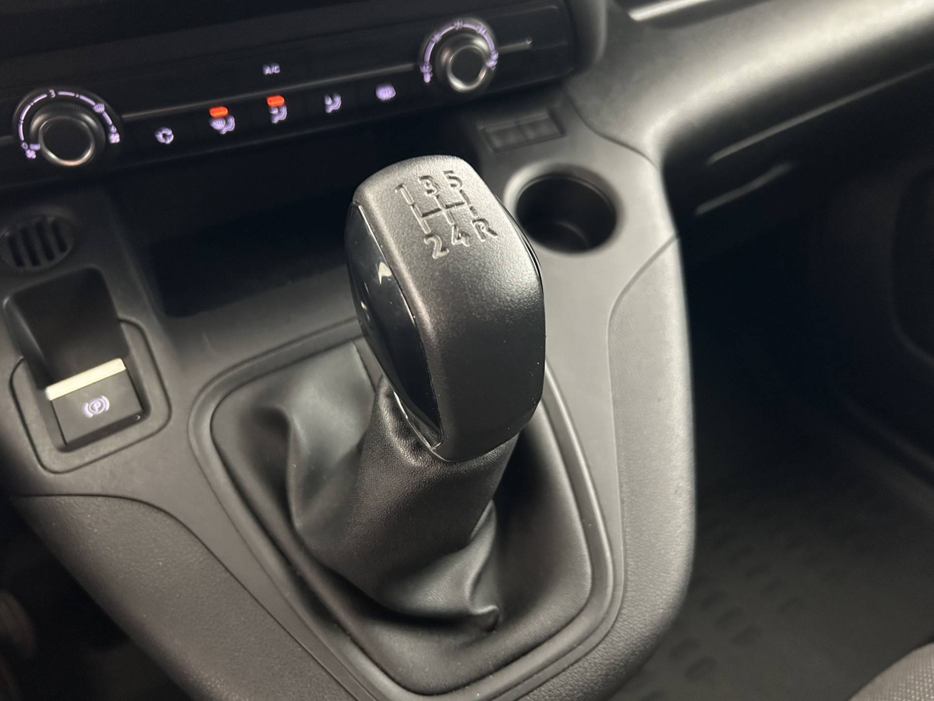 Vente en ligne Peugeot Partner Fourgon  STANDARD 650 KG BLUEHDI 100 S&S BVM5 au prix de 14 890 €