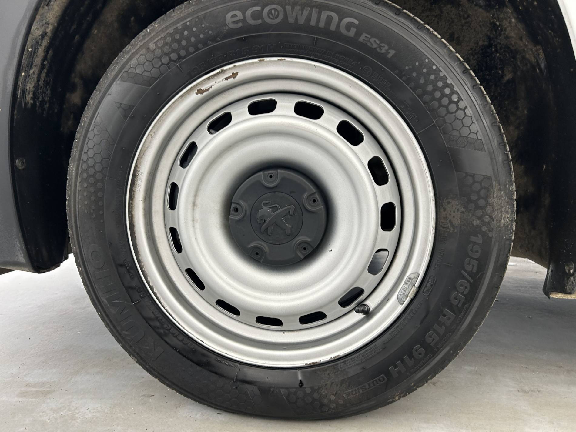 Vente en ligne Peugeot Partner Fourgon  STANDARD 650 KG BLUEHDI 100 S&S BVM5 au prix de 14 890 €