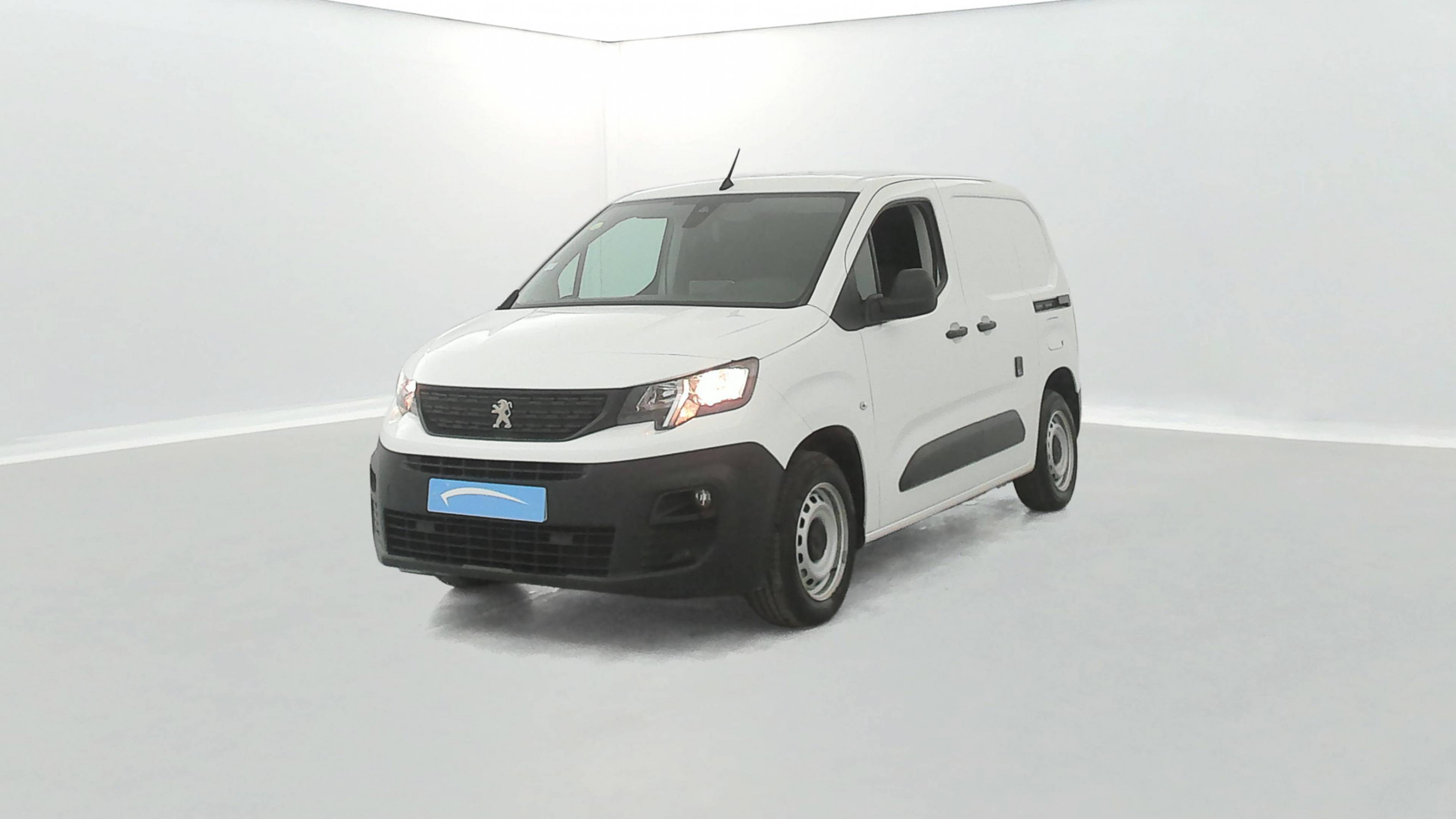 Peugeot Partner Fourgon  STANDARD 650 KG BLUEHDI 100 S&S BVM5 occasion de 2020 en vente à Loudéac