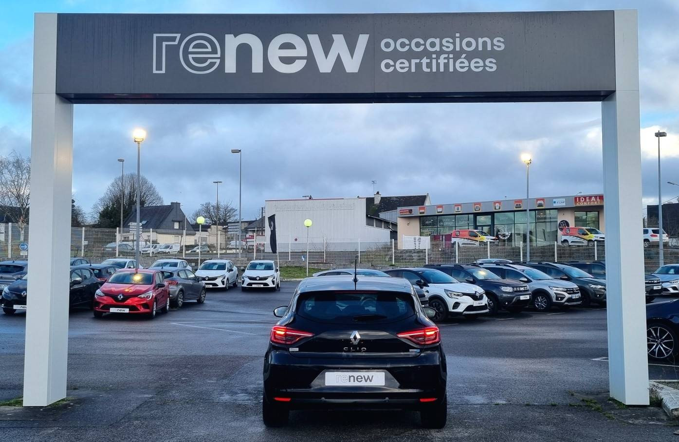 Vente en ligne Renault Clio 5 Clio E-Tech 140 au prix de 15 990 €