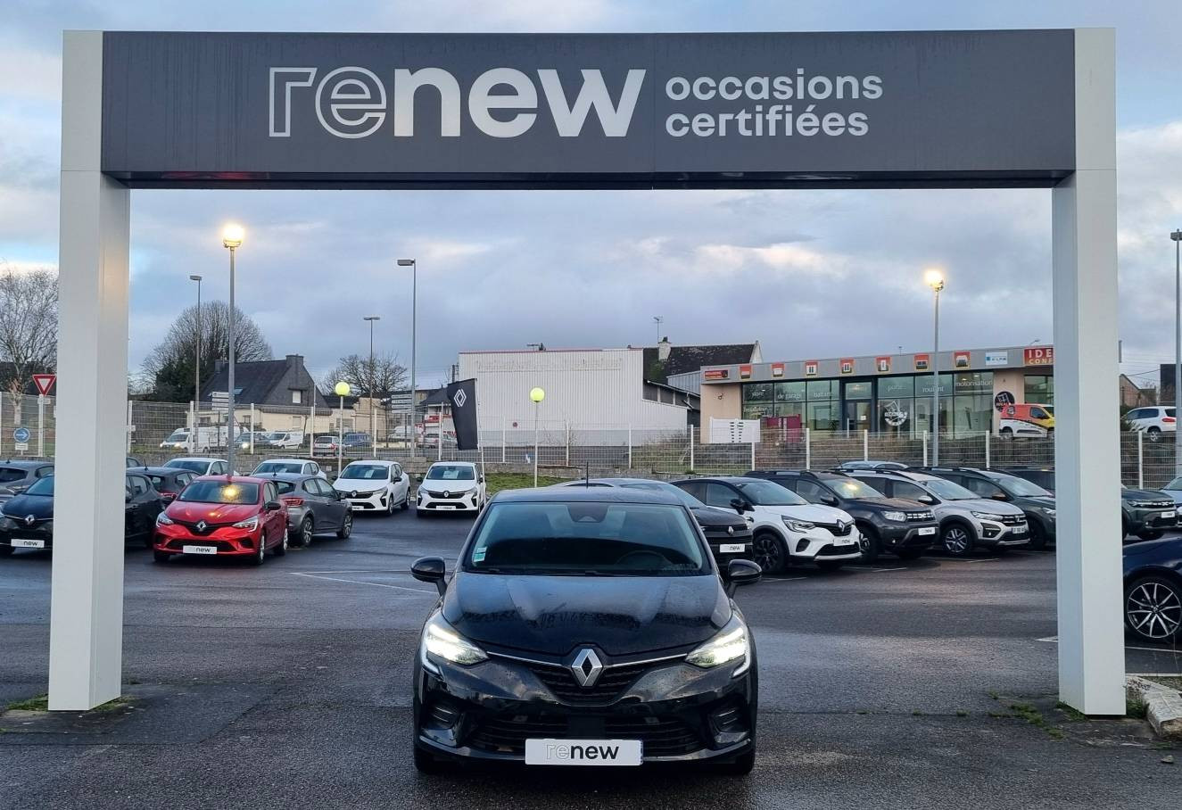 Vente en ligne Renault Clio 5 Clio E-Tech 140 au prix de 15 990 €