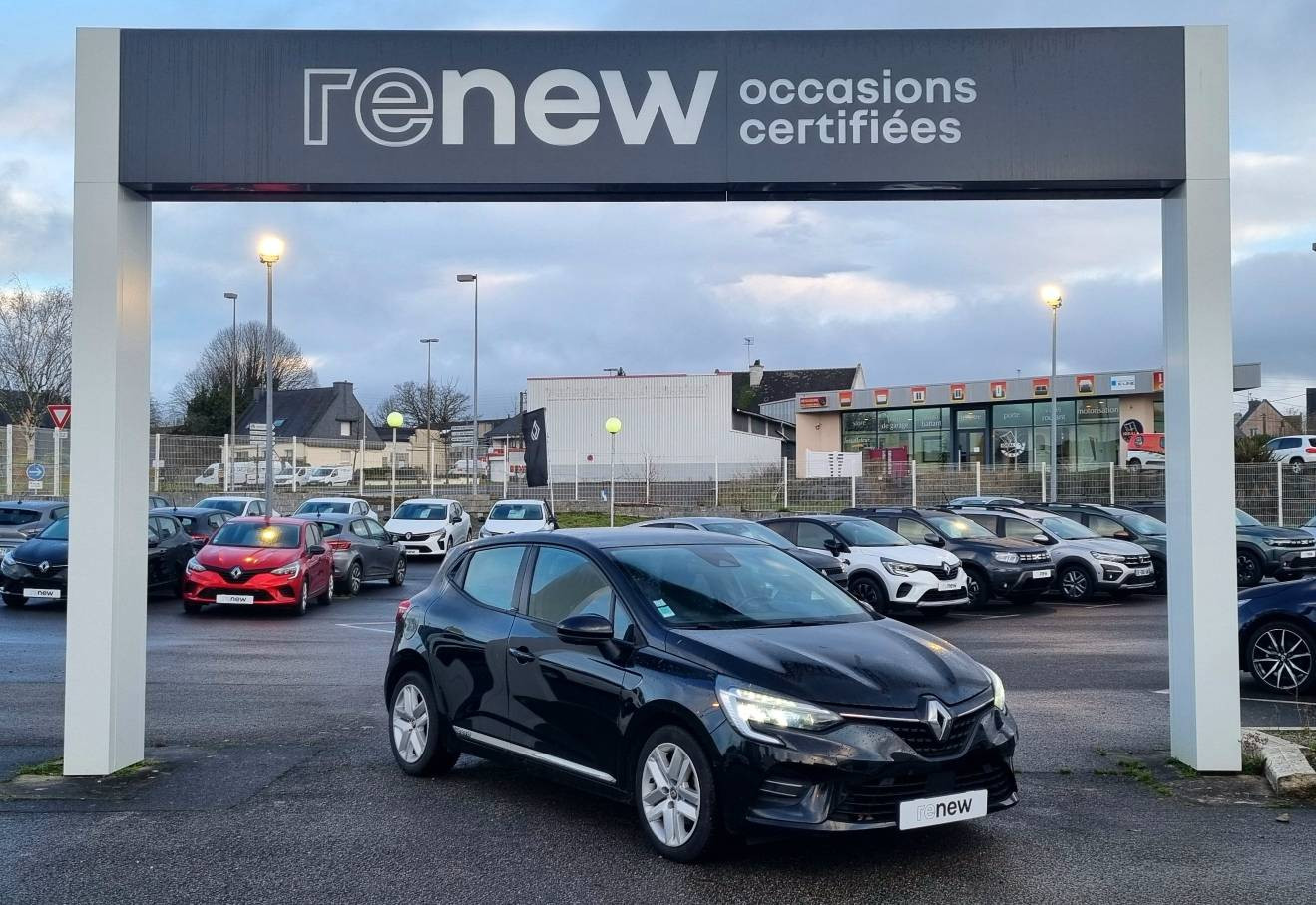 Vente en ligne Renault Clio 5 Clio E-Tech 140 au prix de 15 990 €