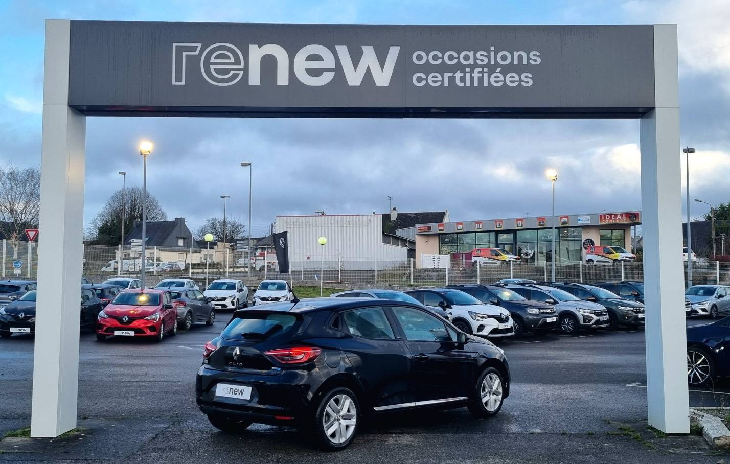 Vente en ligne Renault Clio 5 Clio E-Tech 140 au prix de 15 990 €