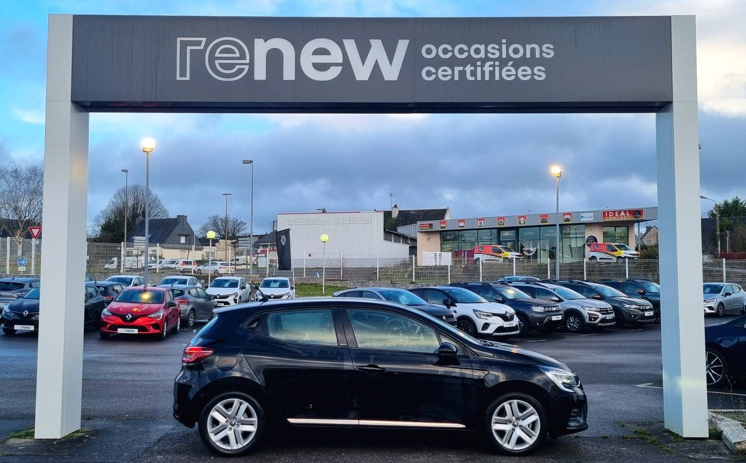 Vente en ligne Renault Clio 5 Clio E-Tech 140 au prix de 15 990 €