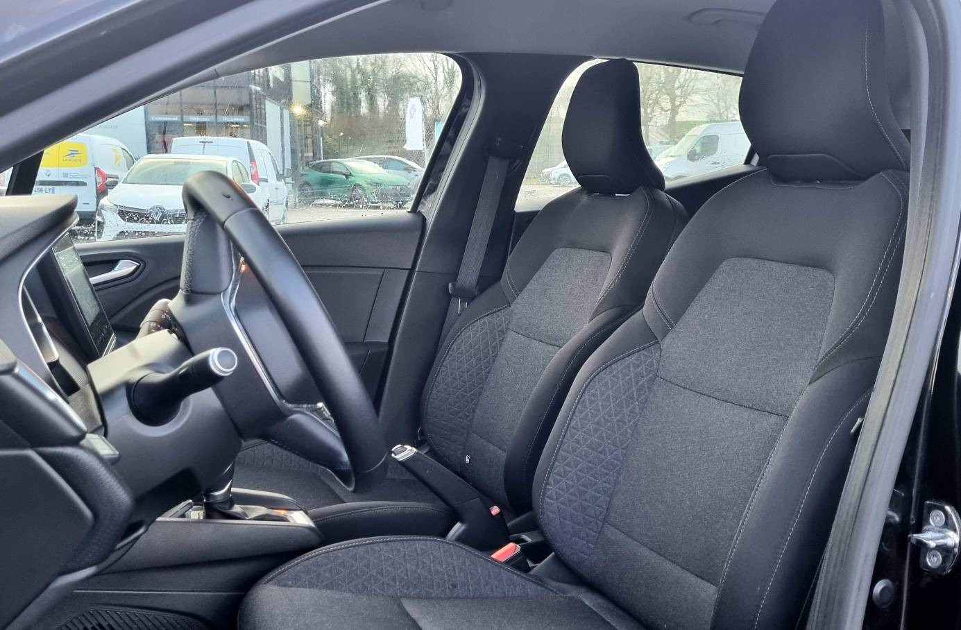 Vente en ligne Renault Clio 5 Clio E-Tech 140 au prix de 15 990 €