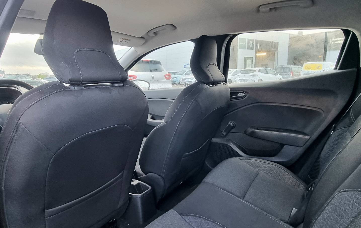 Vente en ligne Renault Clio 5 Clio E-Tech 140 au prix de 15 990 €