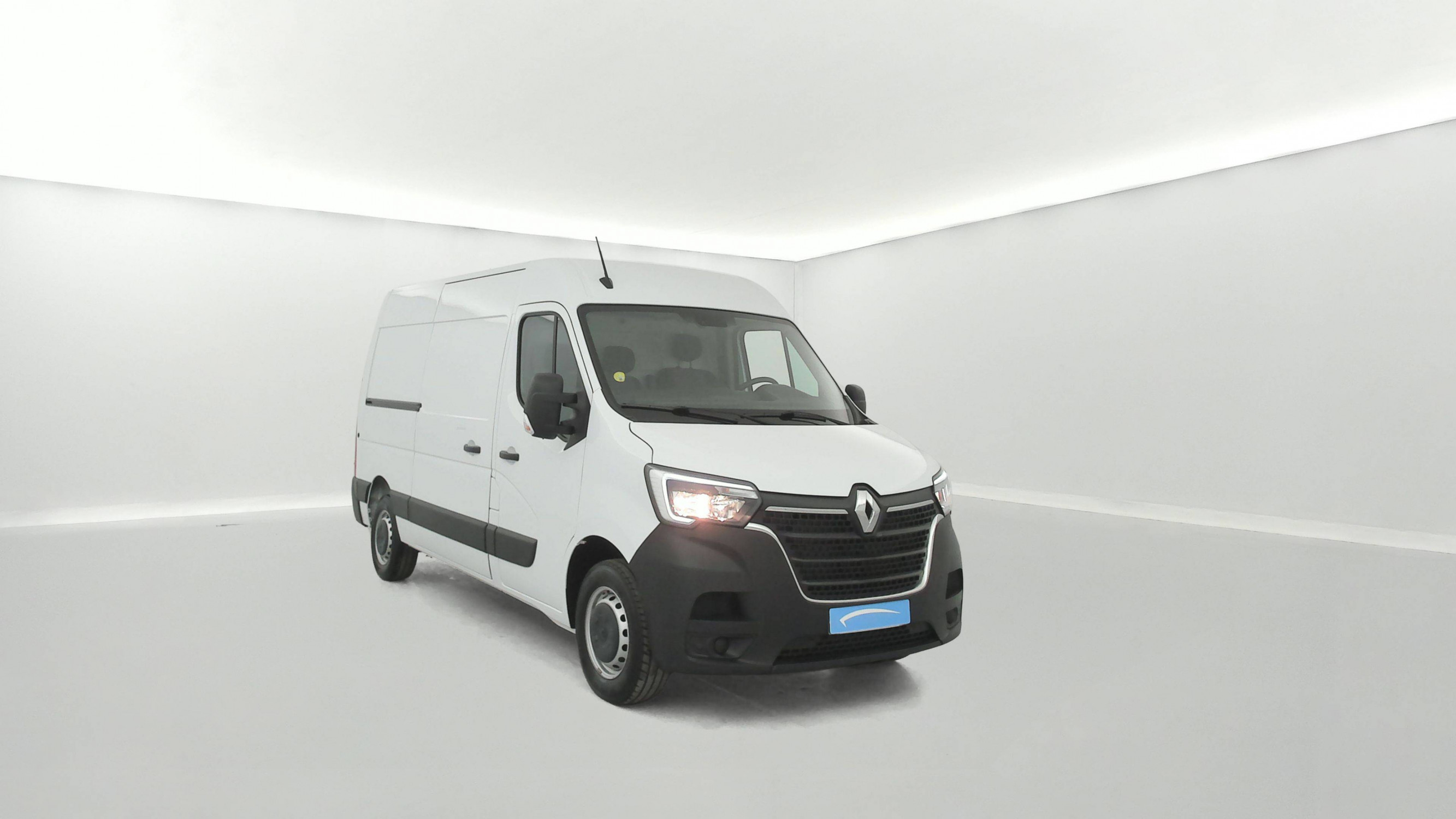 Vente en ligne Renault Master Fourgon MASTER FGN TRAC F3500 L2H2 BLUE DCI 135 au prix de 26 990 €