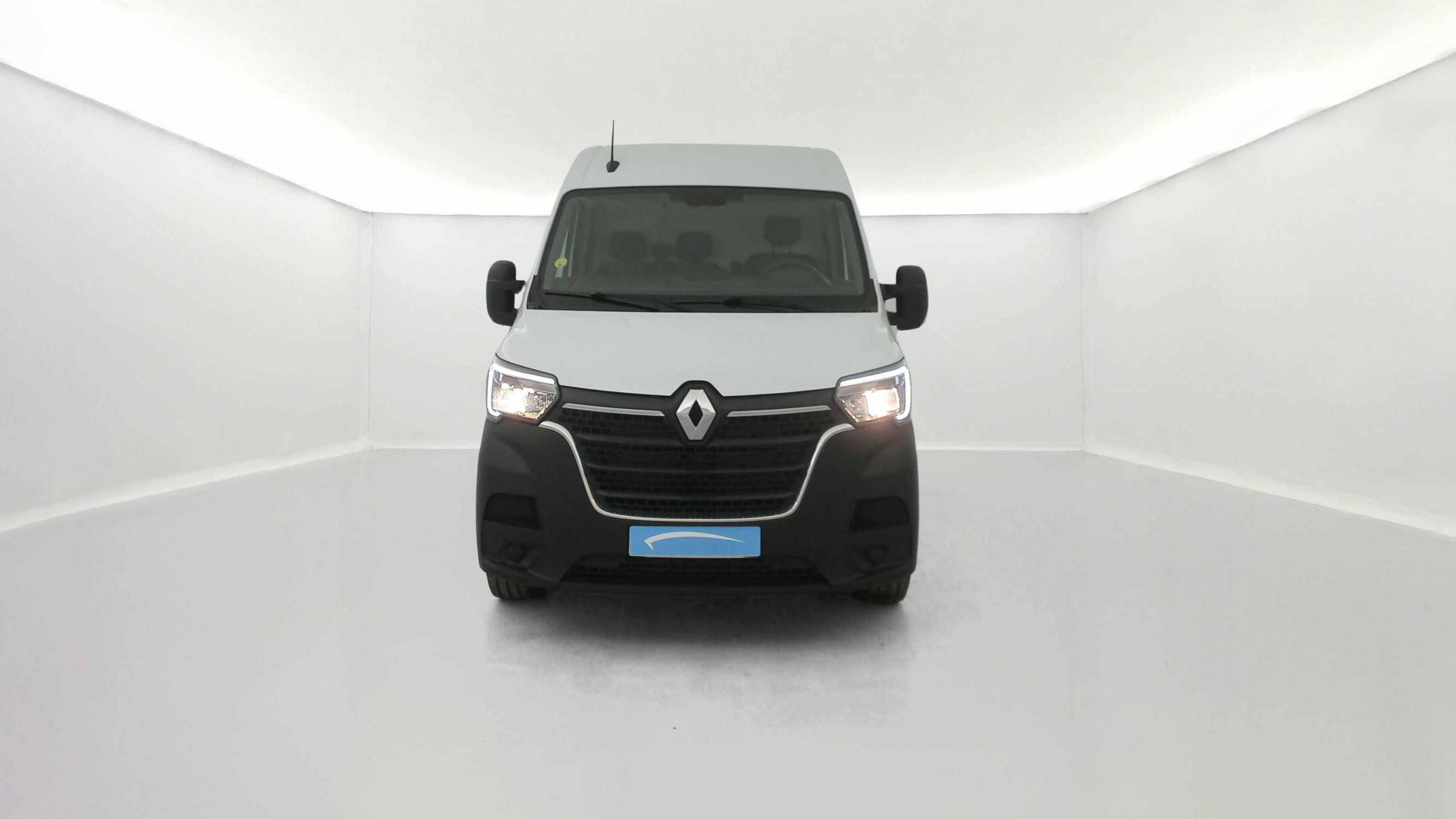 Vente en ligne Renault Master Fourgon MASTER FGN TRAC F3500 L2H2 BLUE DCI 135 au prix de 26 990 €