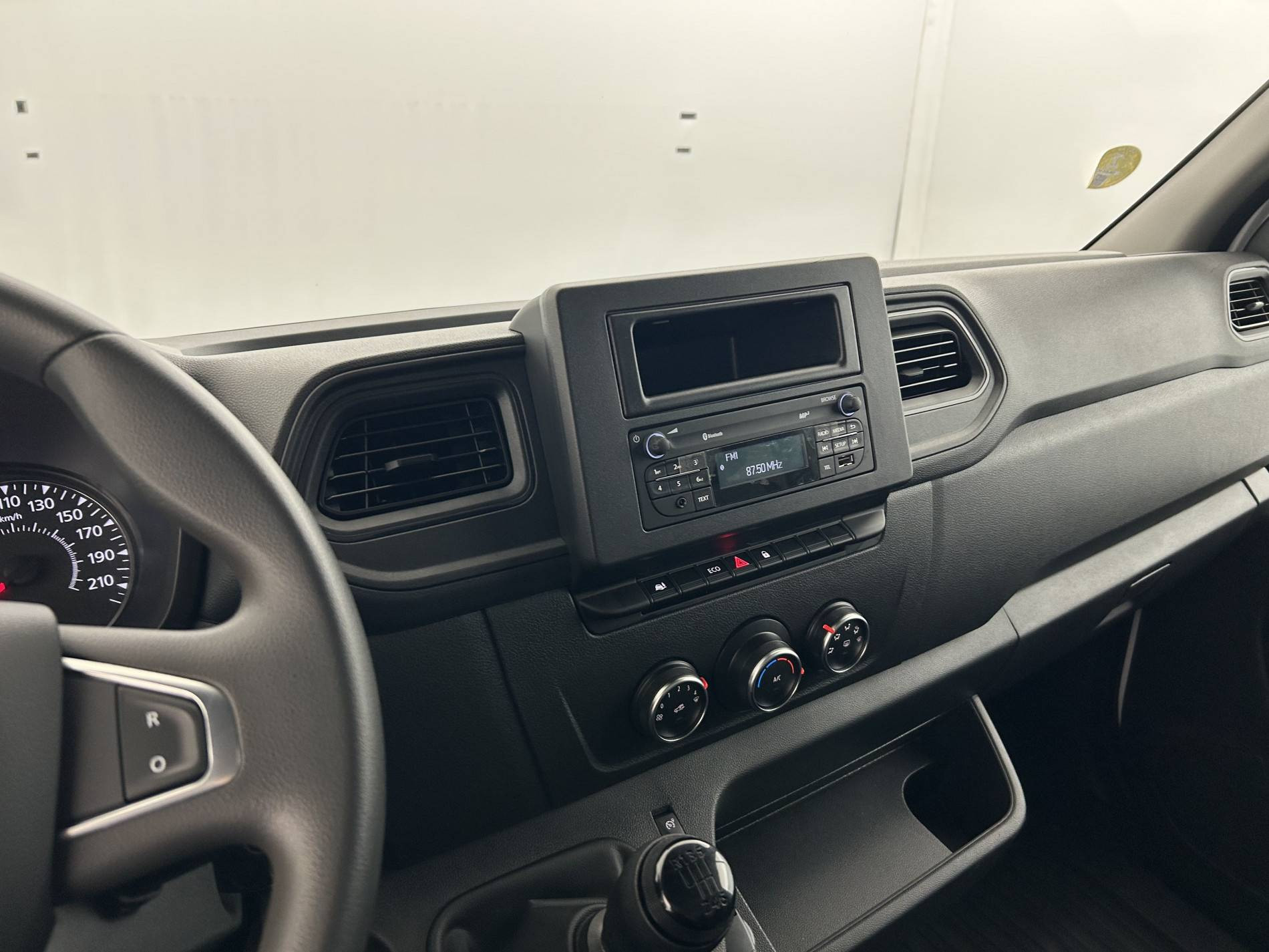 Vente en ligne Renault Master Fourgon MASTER FGN TRAC F3500 L2H2 BLUE DCI 135 au prix de 26 990 €