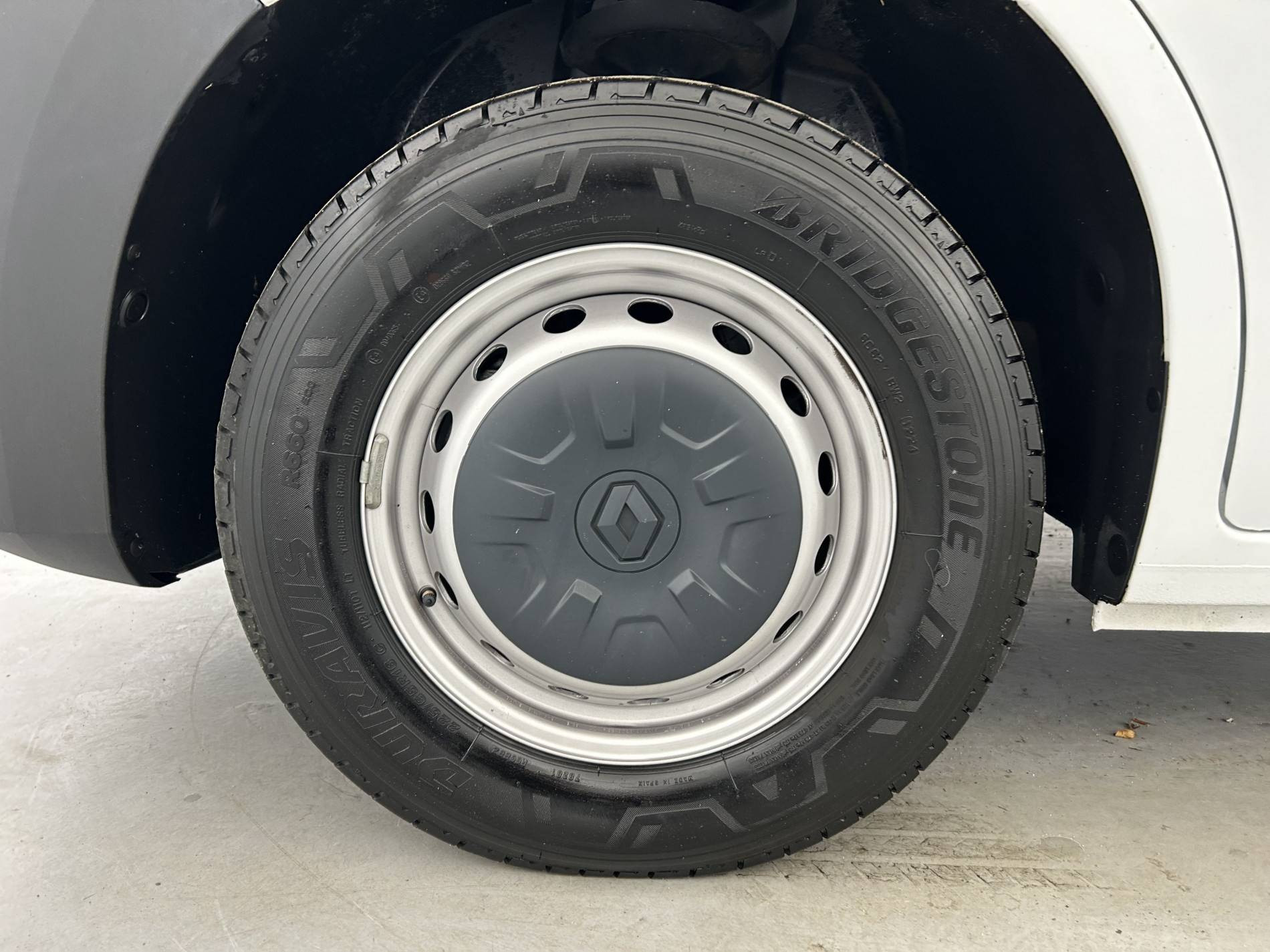 Vente en ligne Renault Master Fourgon MASTER FGN TRAC F3500 L2H2 BLUE DCI 135 au prix de 26 990 €