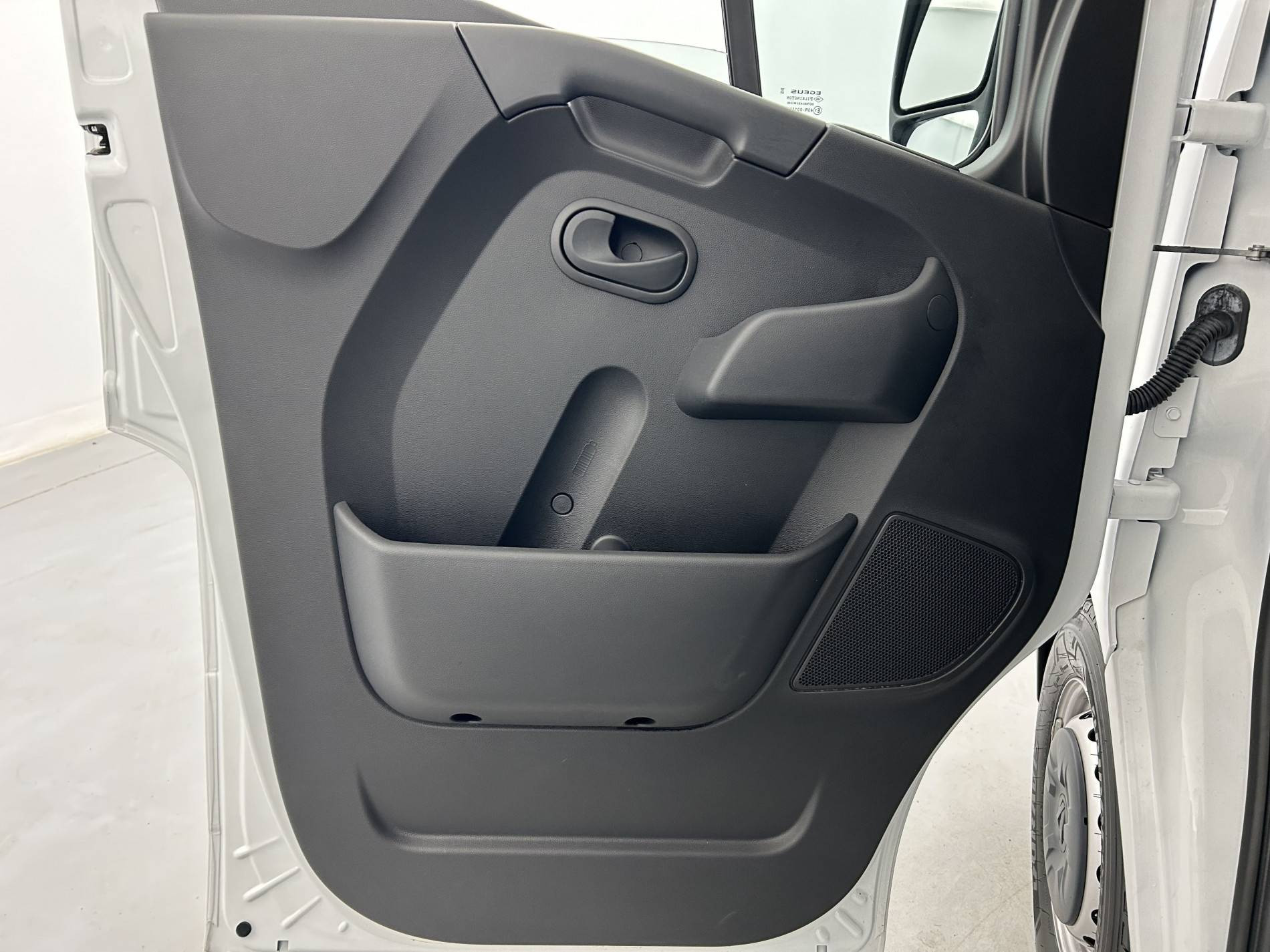 Vente en ligne Renault Master Fourgon MASTER FGN TRAC F3500 L2H2 BLUE DCI 135 au prix de 26 990 €