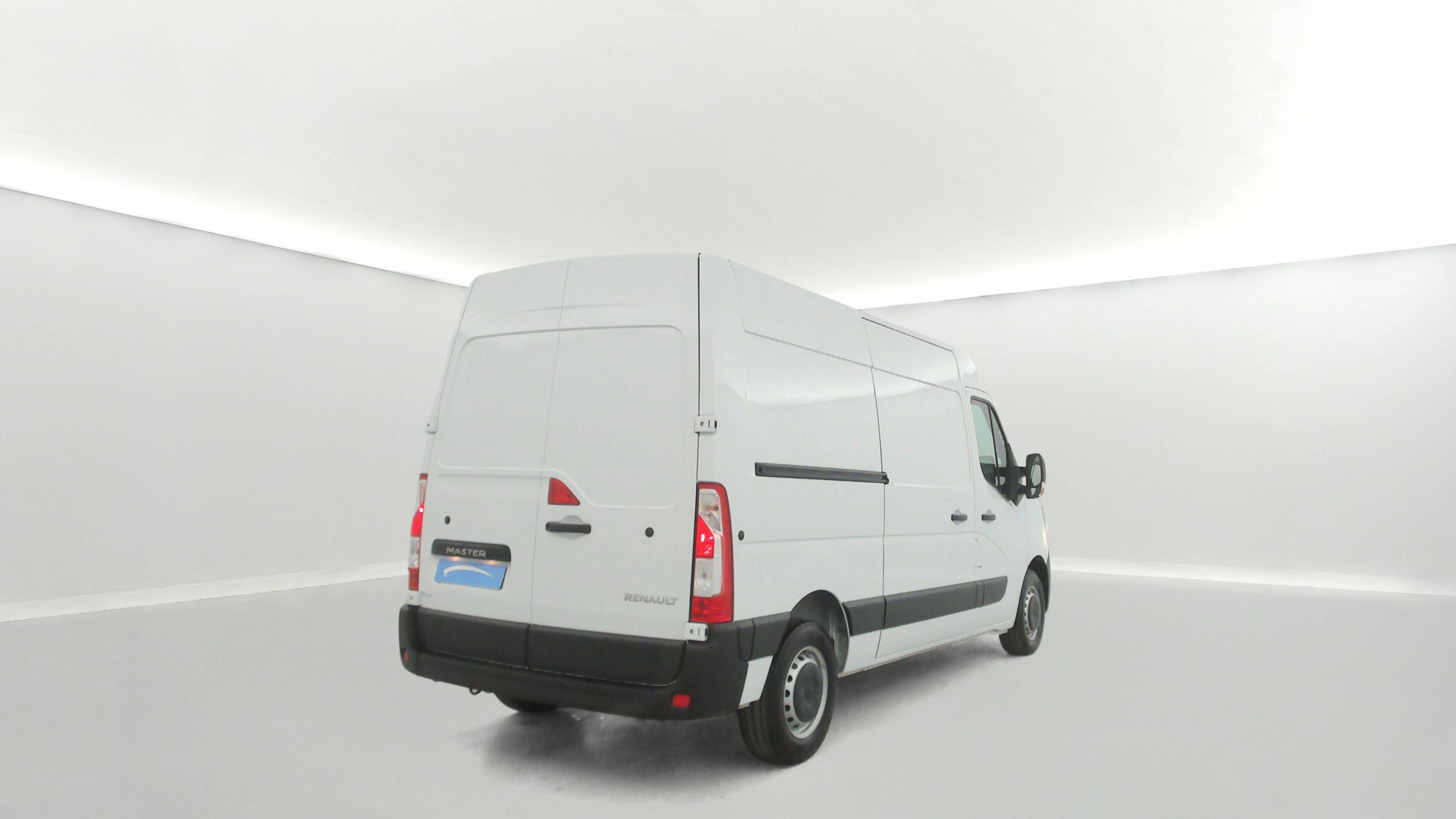 Vente en ligne Renault Master Fourgon MASTER FGN TRAC F3500 L2H2 BLUE DCI 135 au prix de 26 990 €