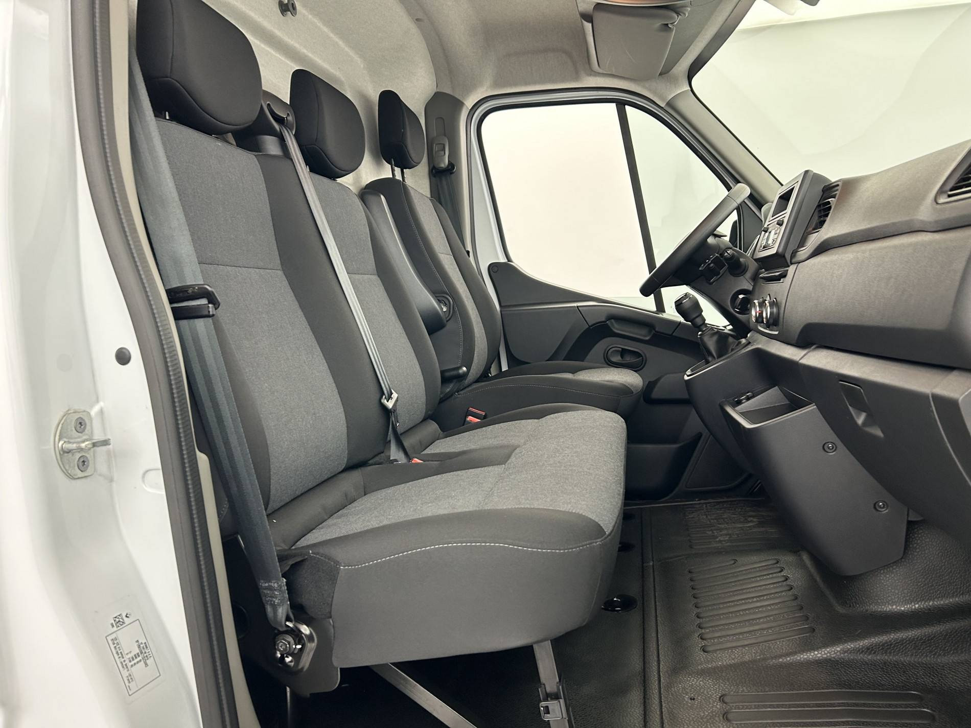 Vente en ligne Renault Master Fourgon MASTER FGN TRAC F3500 L2H2 BLUE DCI 135 au prix de 26 990 €