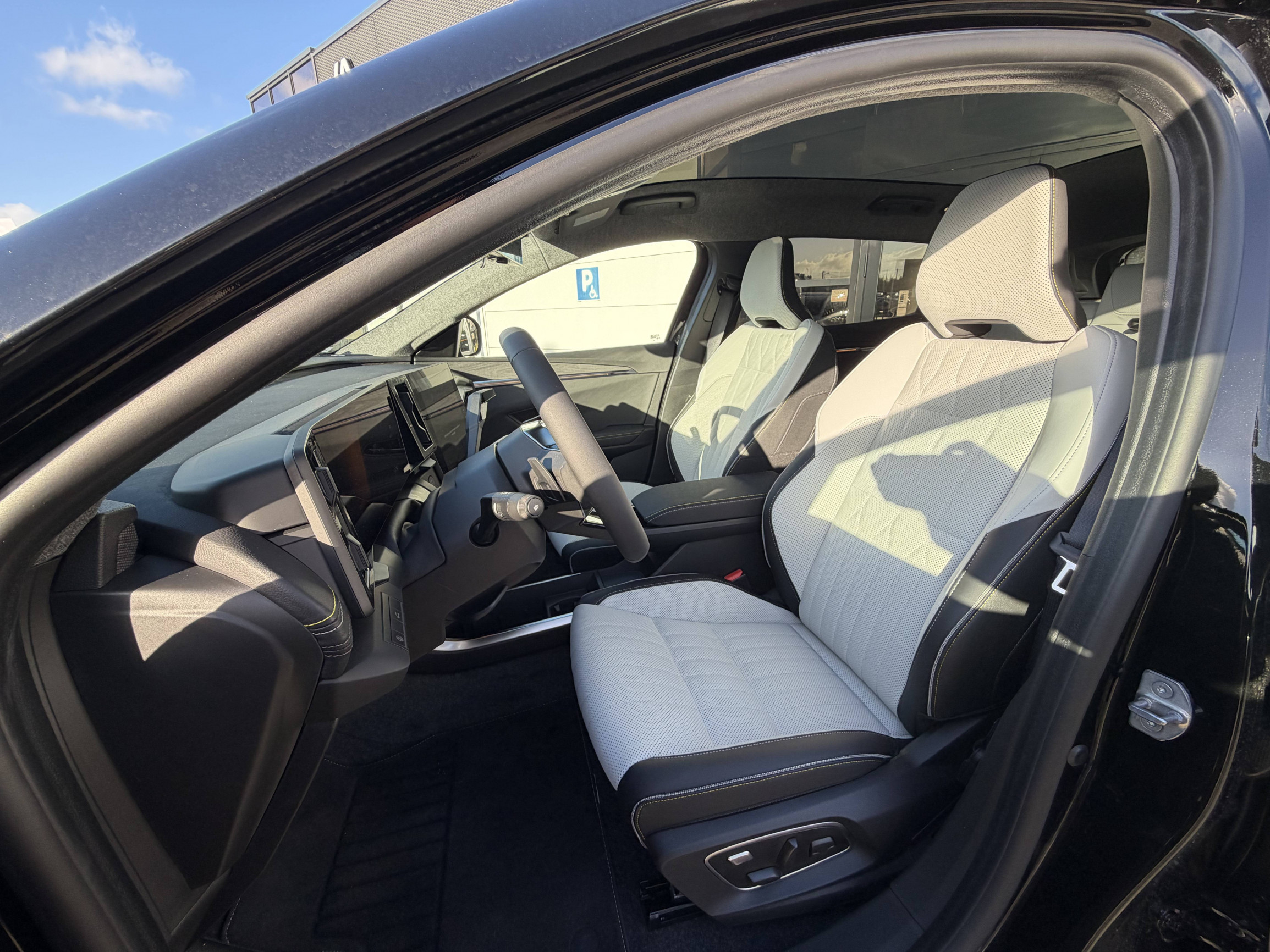 Vente en ligne Renault Scenic E-Tech  220 ch grande autonomie au prix de 45 990 €