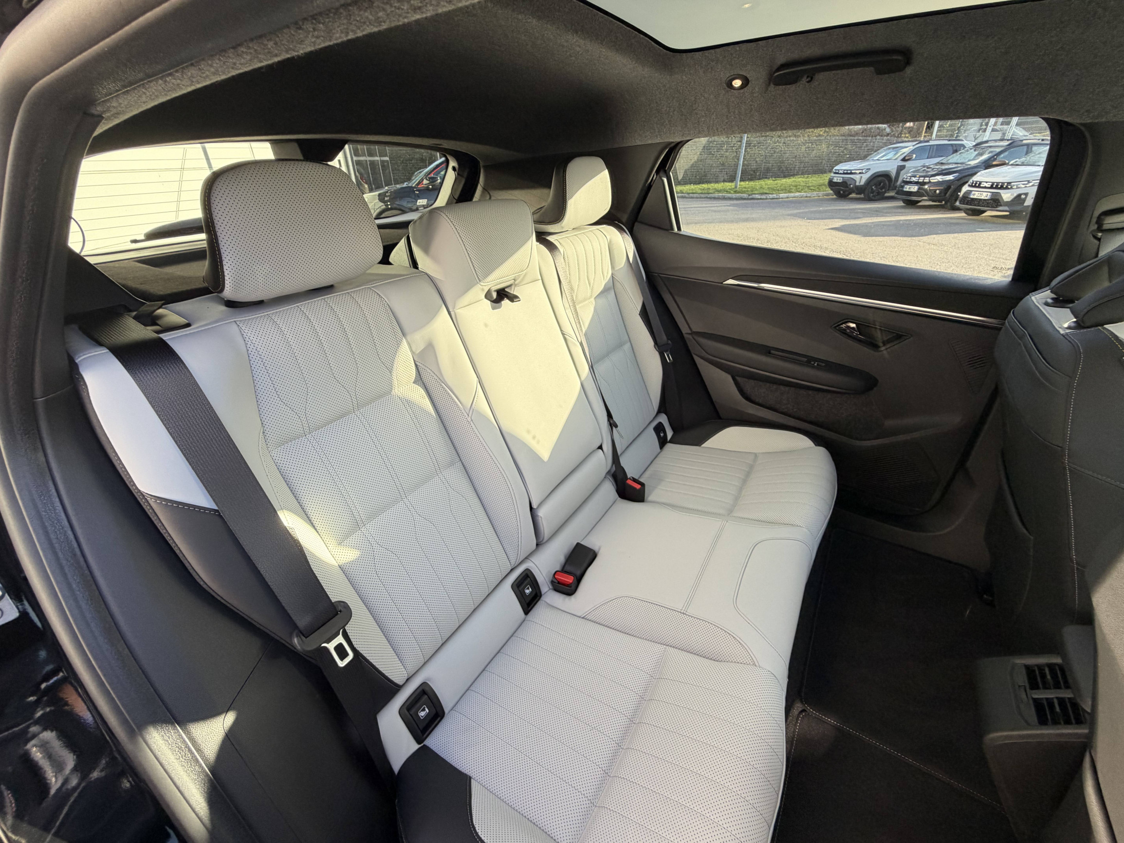 Vente en ligne Renault Scenic E-Tech  220 ch grande autonomie au prix de 45 990 €