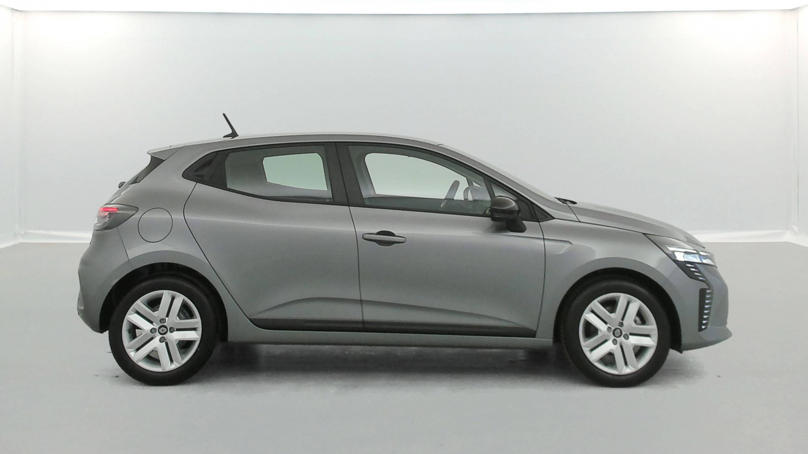 Vente en ligne Renault Clio 5 Clio Blue dCi 100 ch GSR2 au prix de 18 490 €