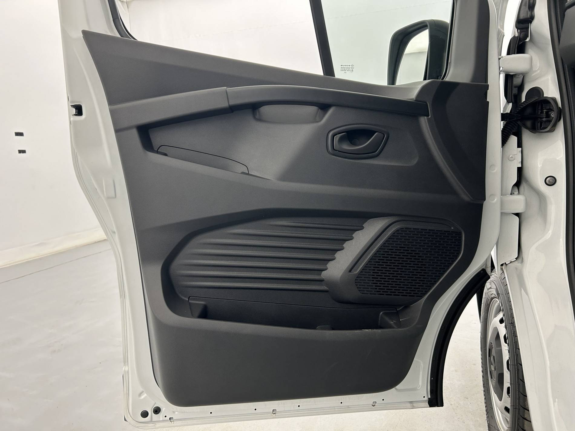 Vente en ligne Renault Trafic 3 Fourgon TRAFIC FGN L1H1 3T BLUE DCI 130 GSR2 au prix de 24 990 €