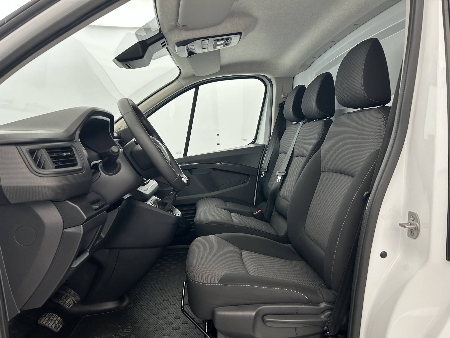 Vente en ligne Renault Trafic 3 Fourgon TRAFIC FGN L1H1 3T BLUE DCI 130 GSR2 au prix de 24 990 €