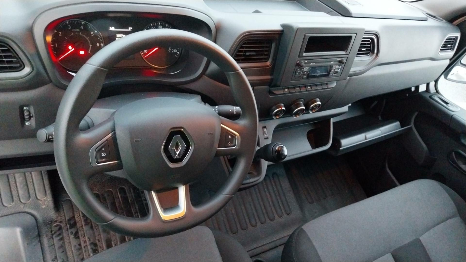 Vente en ligne Renault Master Fourgon MASTER FGN TRAC F3500 L2H2 BLUE DCI 135 au prix de 26 990 €