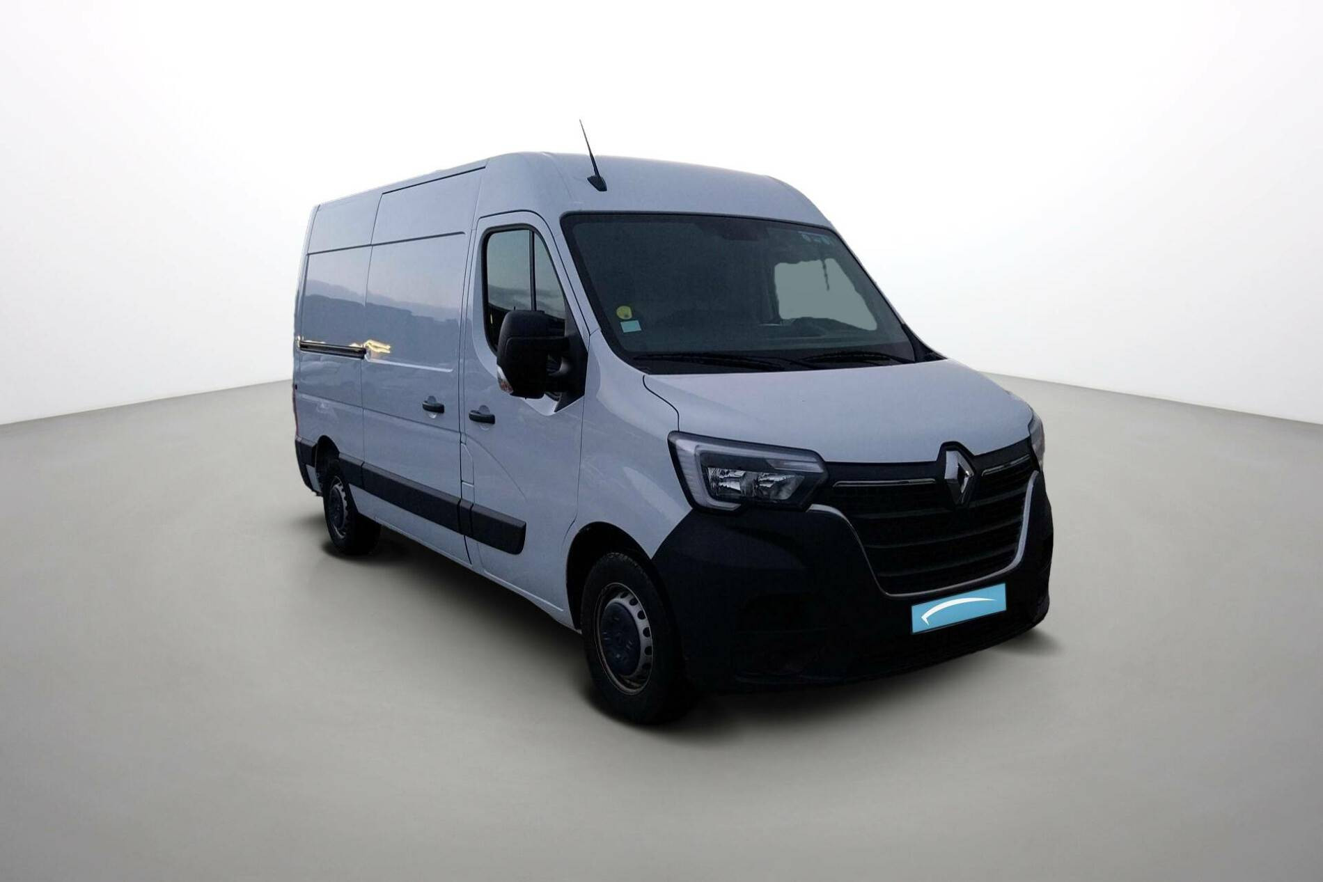 Vente en ligne Renault Master Fourgon MASTER FGN TRAC F3500 L2H2 BLUE DCI 135 au prix de 26 990 €