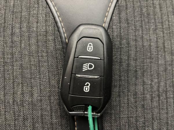 Vente en ligne Peugeot 3008  1.2 Puretech 130ch S&S BVM6 au prix de 15 490 €