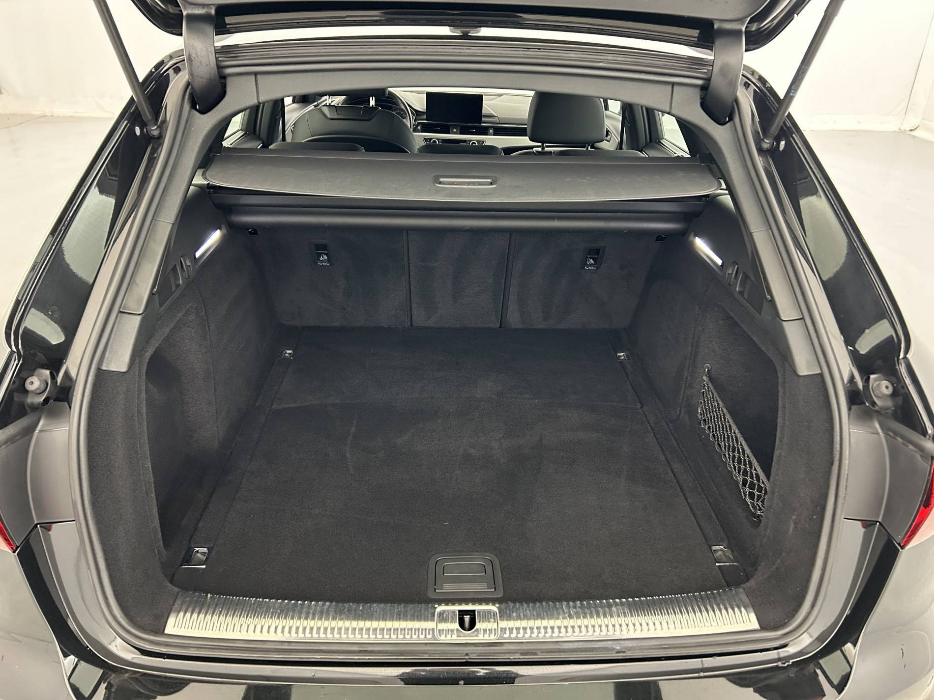 Vente en ligne Audi A4 Avant  35 TDI 163 S tronic 7 au prix de 28 690 €