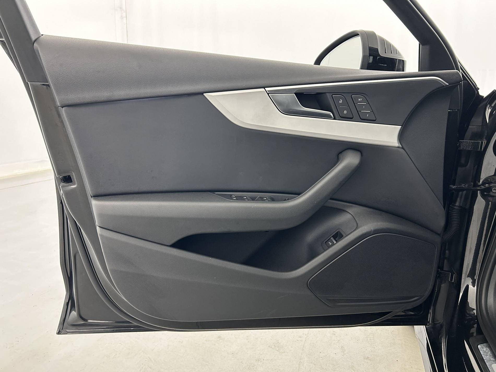 Vente en ligne Audi A4 Avant  35 TDI 163 S tronic 7 au prix de 28 690 €