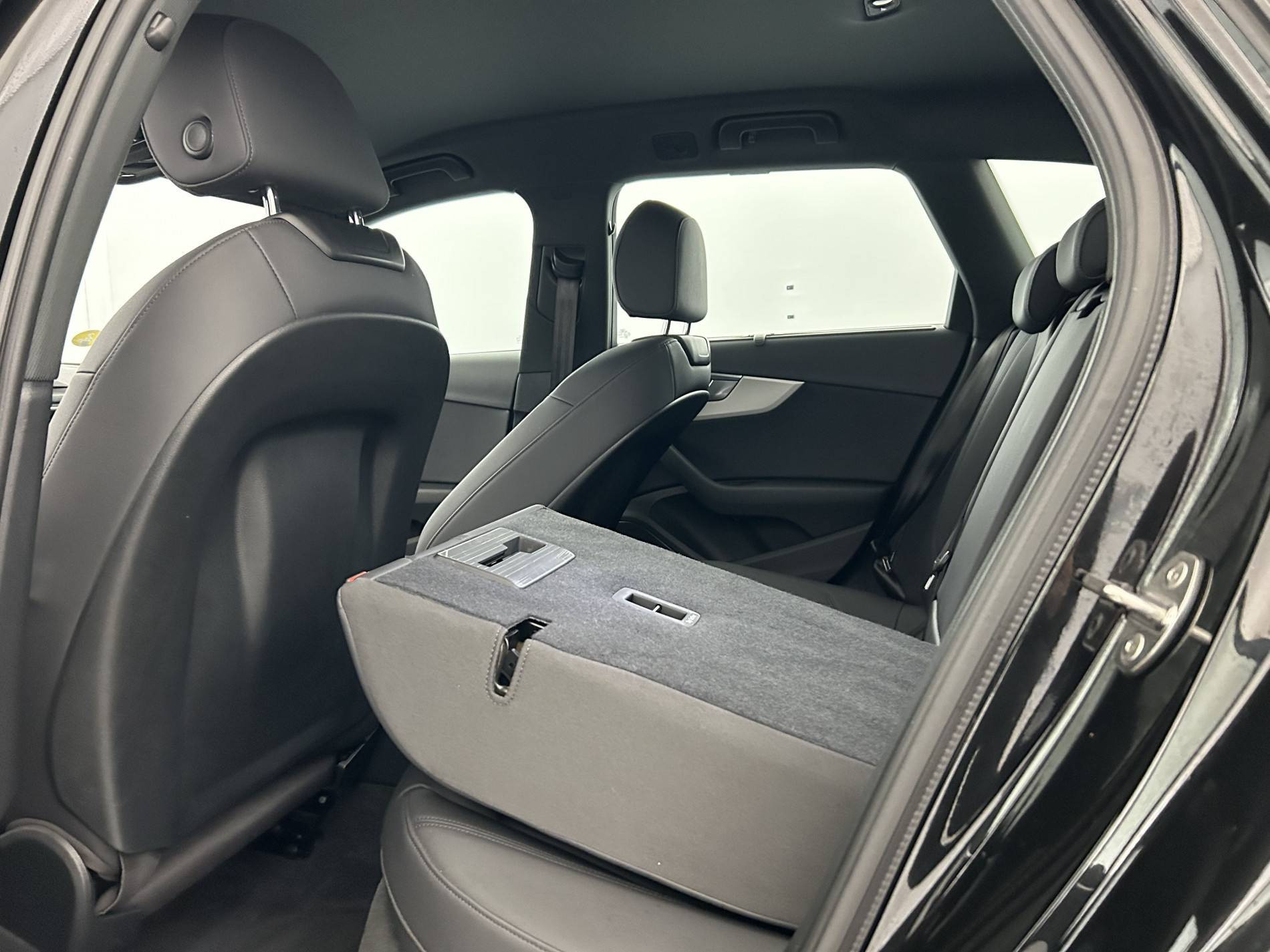 Vente en ligne Audi A4 Avant  35 TDI 163 S tronic 7 au prix de 28 690 €